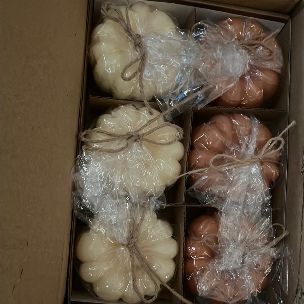 Pumpkin-Shaped Bath Bomb Set - Cream and Tan